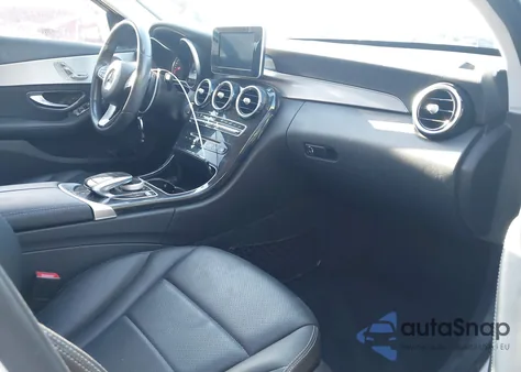 2016 Mercedes-Benz C 300 из США, поврежденный, VIN 55SWF4JB4GU171022